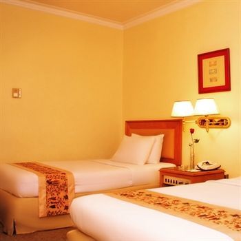 Weta International Hotel Сурабая Экстерьер фото